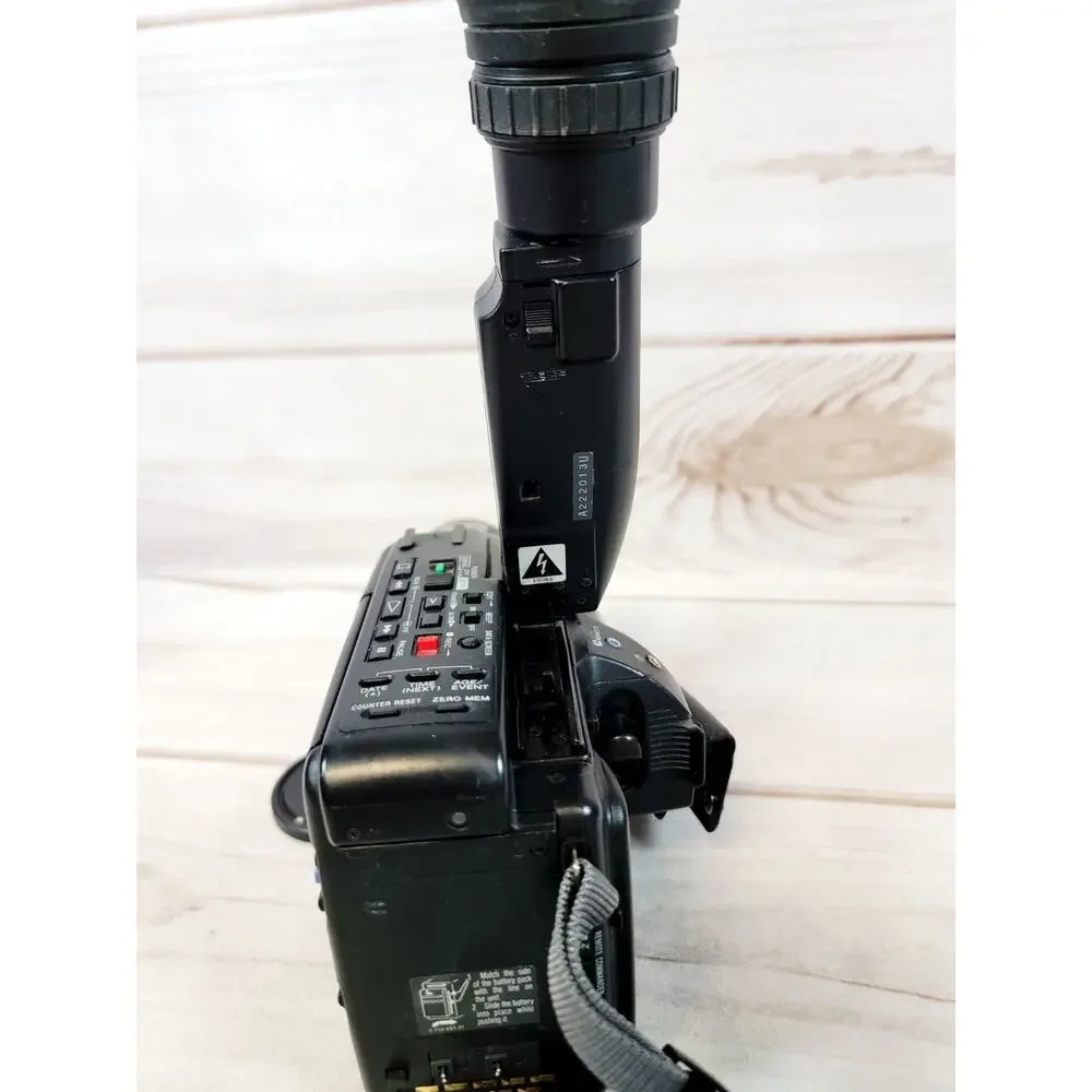 Vintage Sony Video Camera Handycam CCD-F401 Video 8 READ